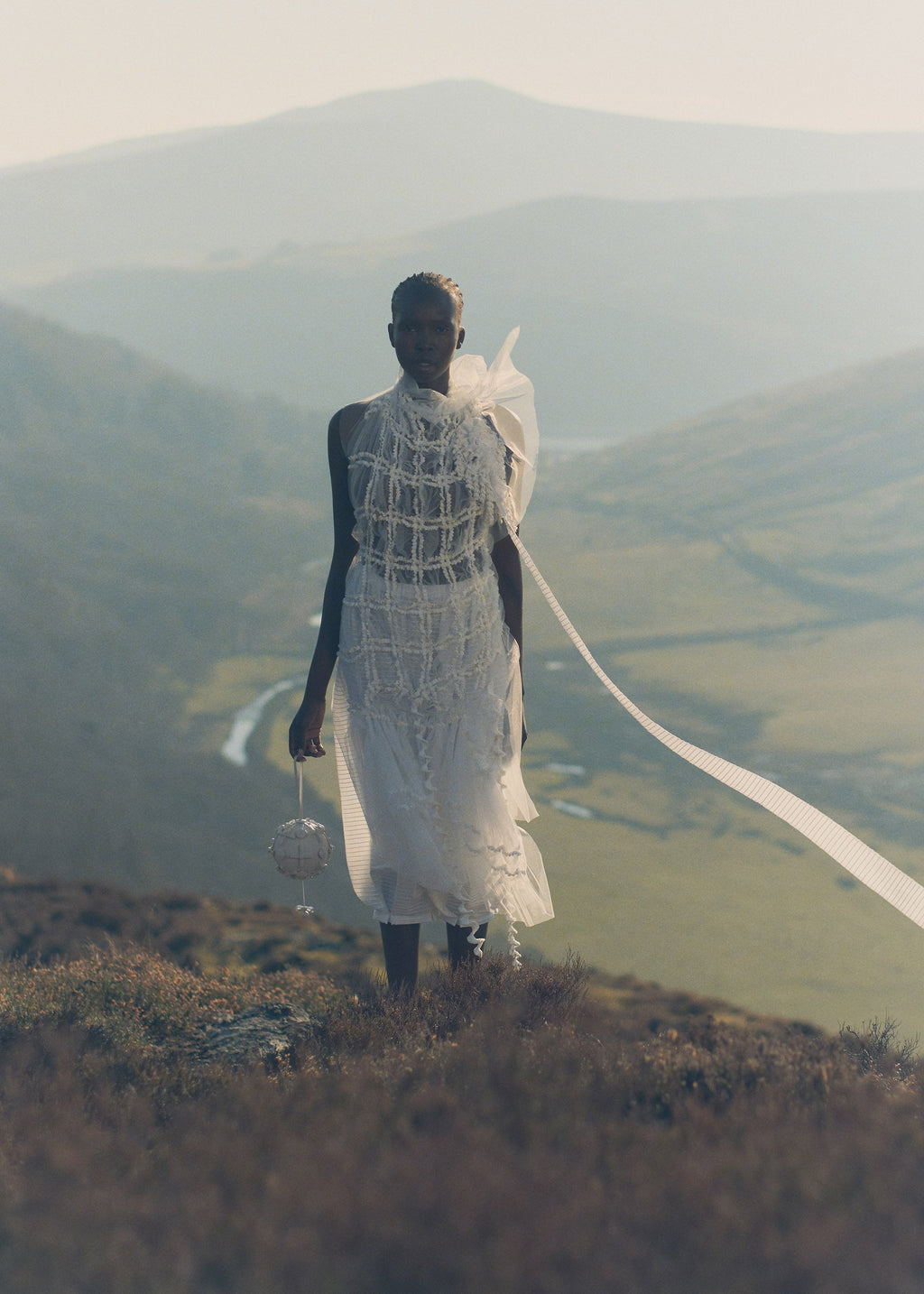 Button Bow Sphere - Porcelain