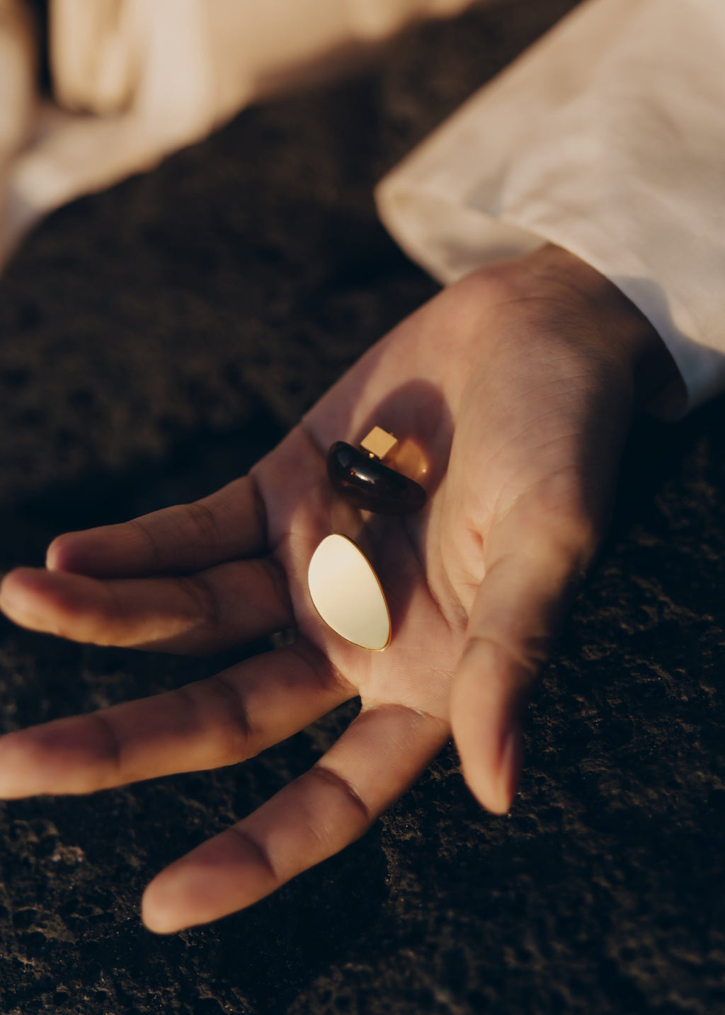 Naé Stud Earrings - Smoked glass